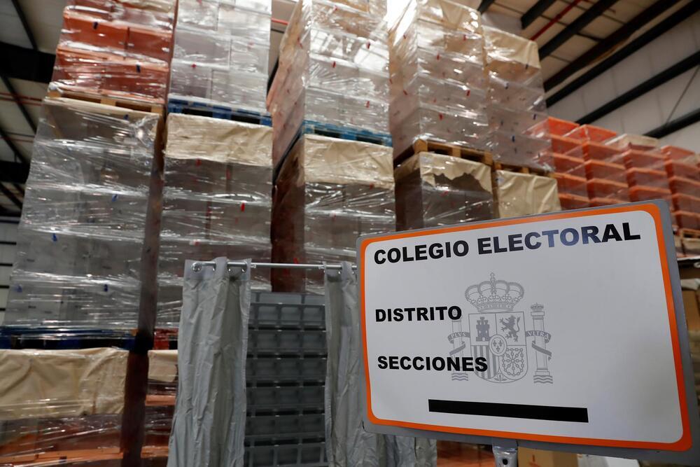 Imagen de la distribución de papeletas en las elecciones de 2019.