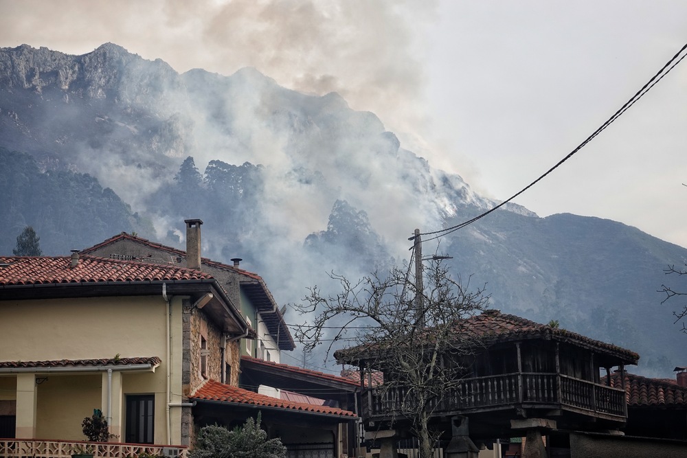 Asturias registra 38 incendios forestales en 19 concejos 
  / XUAN CUETO