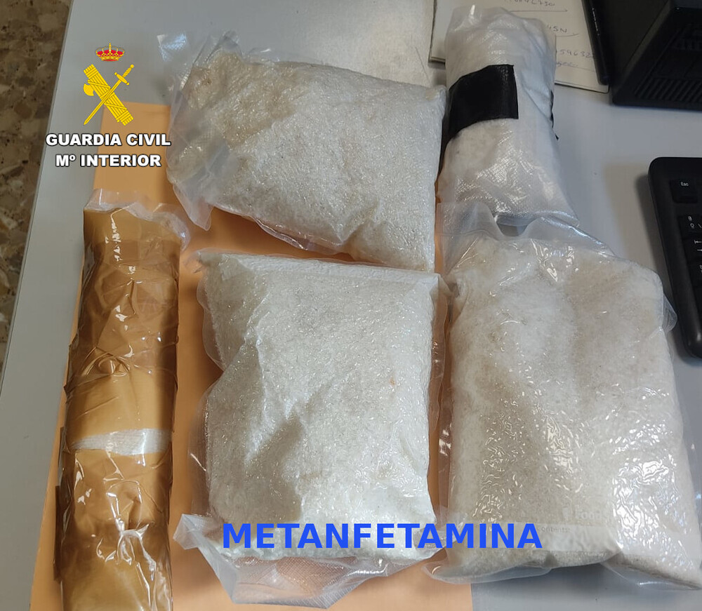 Detienen a dos mujeres con 3.470 gramos de metanfetamina 