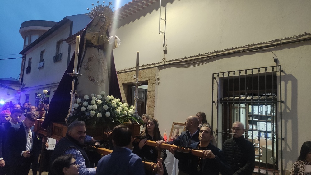 La virgen de los Dolores  procesionó para celebrar su día 