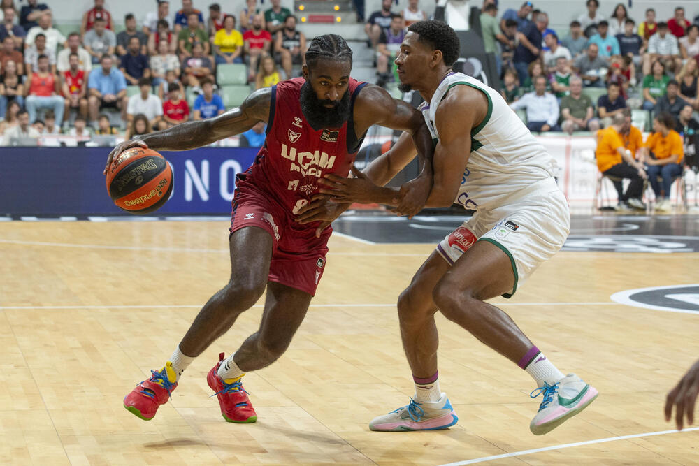 Unicaja sobrevive al ruido y se cita con el Real Madrid