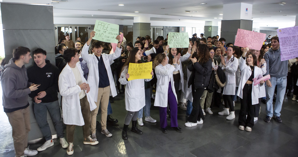 Medical students protest the transfer to Toledo