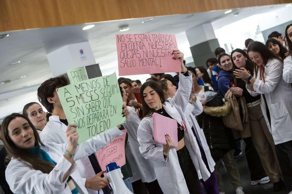 Medical students protest the transfer to Toledo