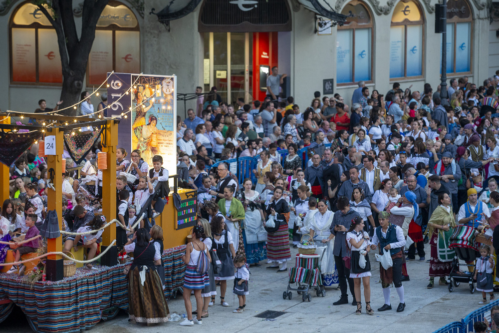 Participantes en la cabalgata de apertura de la Feria.