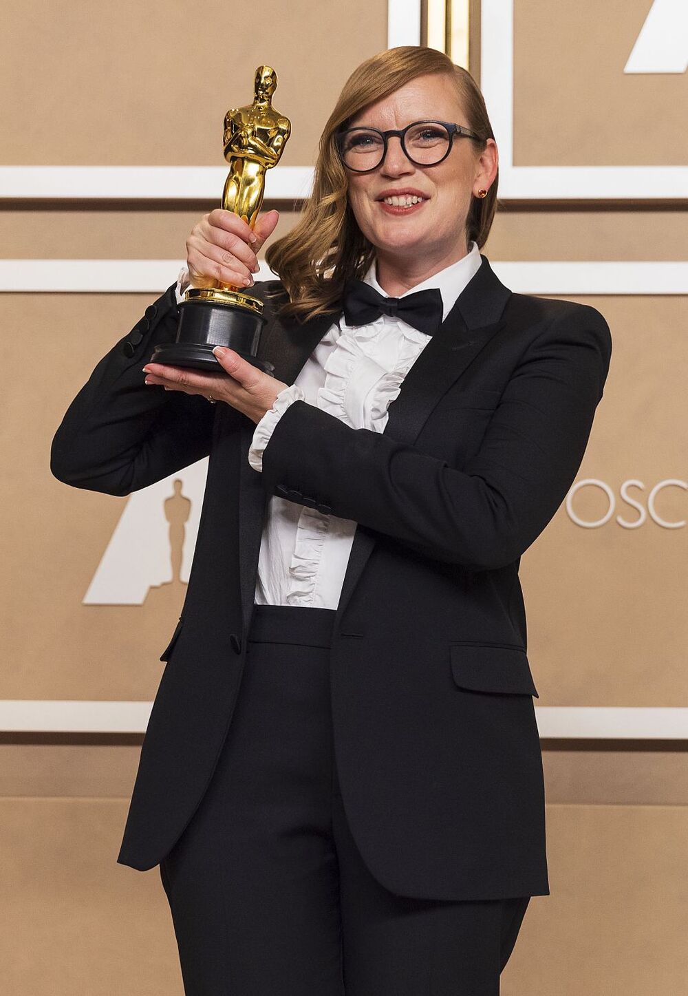 Sarah Polley posa con su premios Oscar a Mejor Guión Adaptado por 