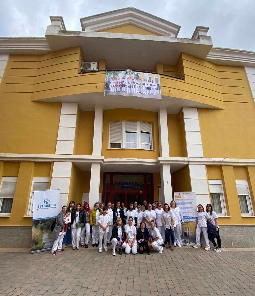 Imagen del equipo de la Residencia de Mayores de Casas Ibáñez.