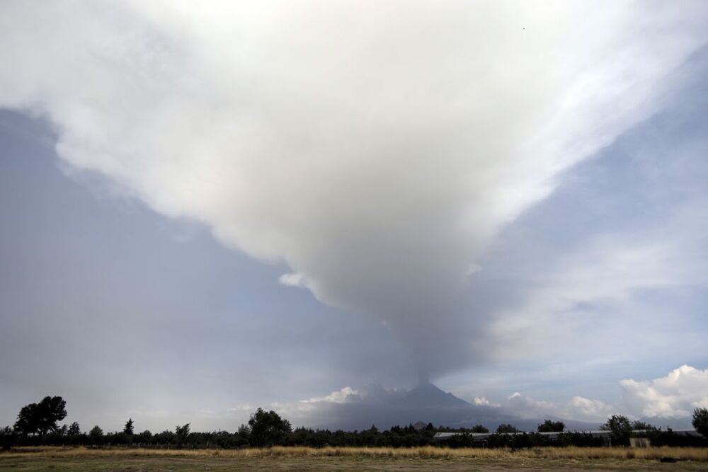 Alerta por volcán Popocatépetl sube a fase 3, con cenizas por todo el Centro de México  / HILDA RÍOS