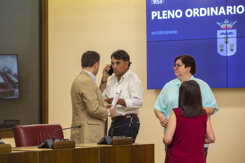 El Ayuntamiento celebra un Pleno de puro trámite  / JOSÉ MIGUEL ESPARCIA