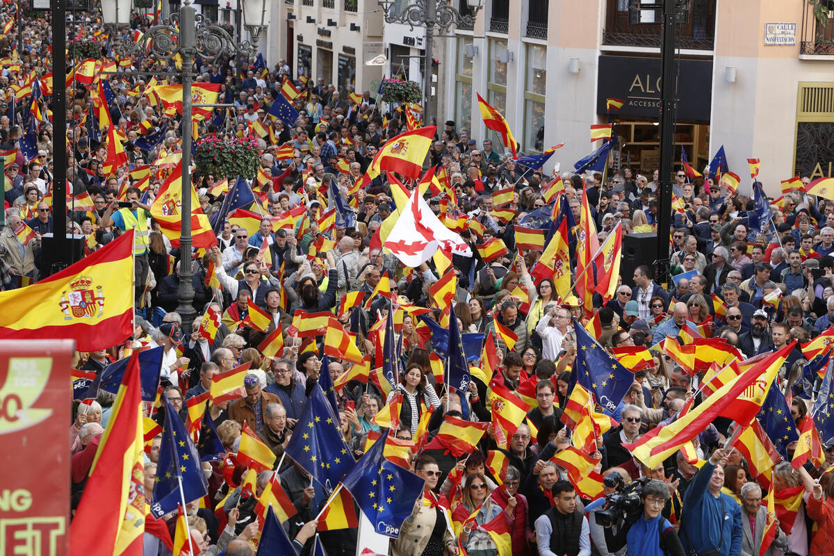 La derecha convoca protestas en toda España contra la amnistía a los independentistas catalanes  / MARISCAL AGENCIA EFE