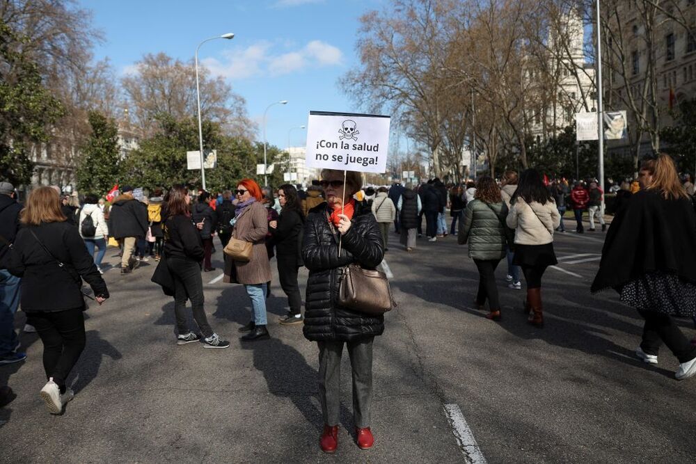 Miles de personas toman Madrid para defender la sanidad pública