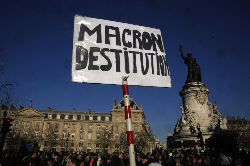 Continuano proteste e scioperi in tutta Francia contro la riforma delle pensioni  / LAPRESSE