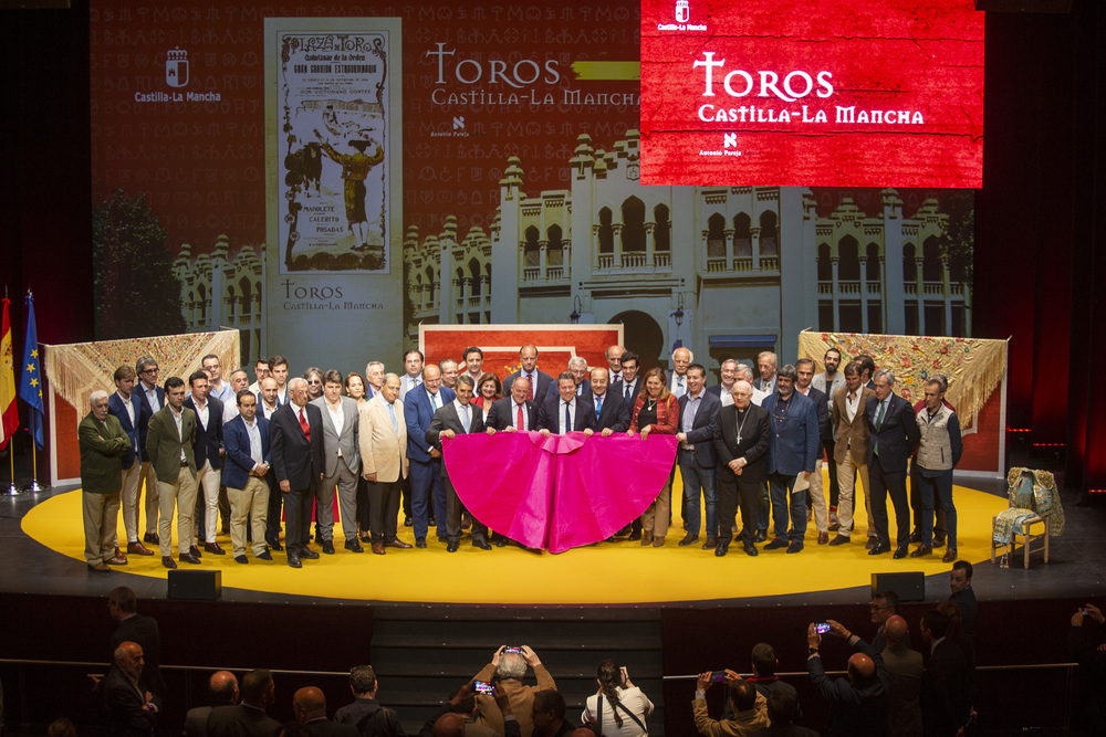 Presentación del libro 'Toros Castilla-La Mancha'  / JOSÉ MIGUEL ESPARCIA
