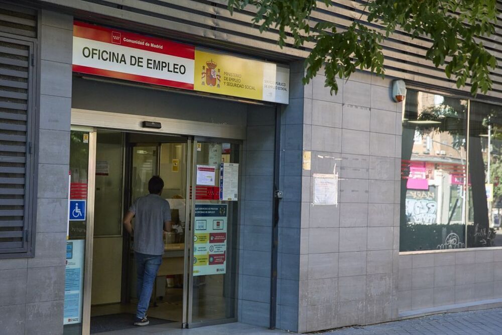 El paro baja en 48.755 personas en marzo en España
