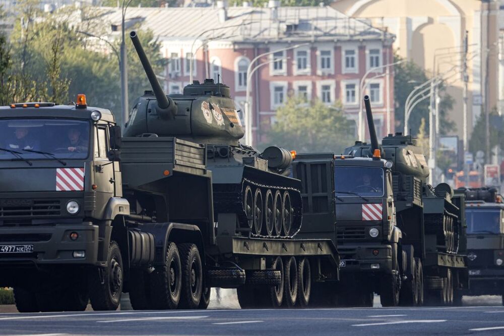 Victory Day parade in Moscow  / SERGEI ILNITSKY