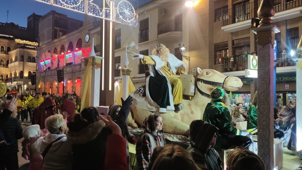 Sus Majestades en cabalgata por las calles de Villarrobledo 