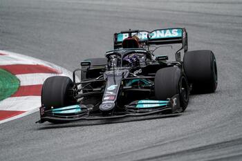 Mercedes se pone las pilas y presiona a Verstappen