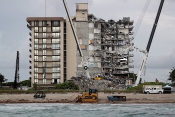 Suben a 22 los muertos por el derrumbe del edificio de Miami