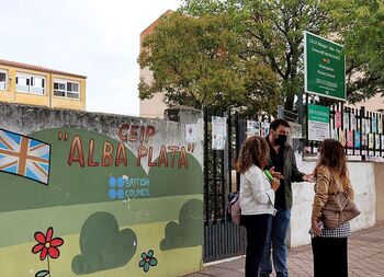 Extremadura prohíbe a 2 niñas entrar al colegio sin mascarilla