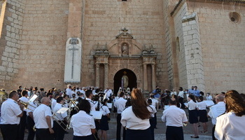La iglesia de El Salvador acogió la misa en honor al patrón