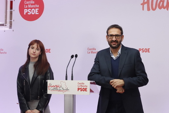 El silencio de Cospedal levanta sospechas en PSOE y Cs