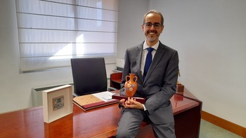 El profesor Fernando González, Premio Nacional de Cerámica