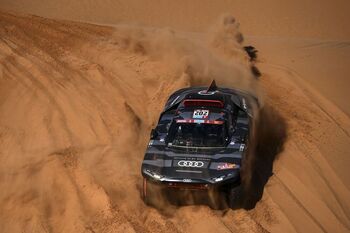Carlos Sainz sigue con problemas en el Dakar