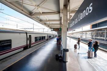 Renfe reorganiza los servicios AVE Madrid-Albacete-Alicante