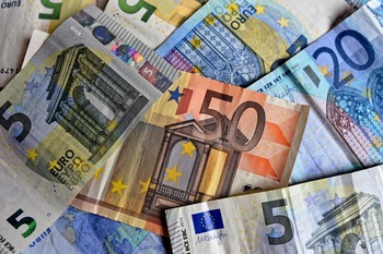 El euro marca mínimos desde 2002 frente al dólar