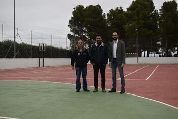 Casas de Juan Núñez renueva su pista polideportiva
