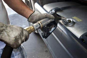 Denuncian a 46 gasolineras por subir los precios el 1 de abril