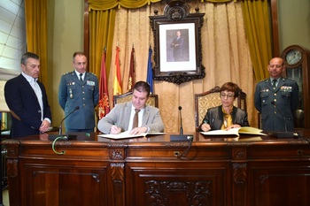 Firman el acuerdo para mejorar seis cuarteles de Guardia Civil