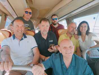 El autobús de la Asociación de Autoescuelas parte a Ucrania