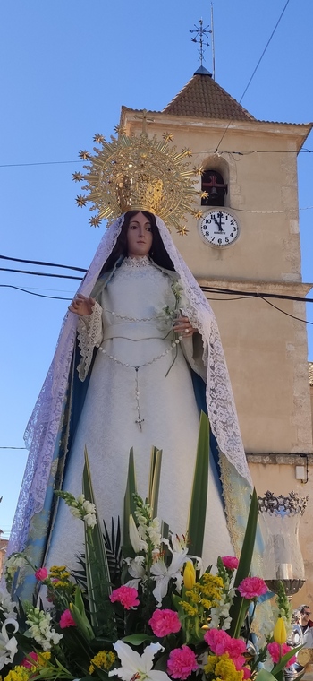 Valdeganga retoma el canto de los Mayos a su patrona