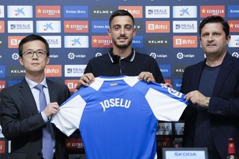 Joselu cambia el Alavés por el Espanyol