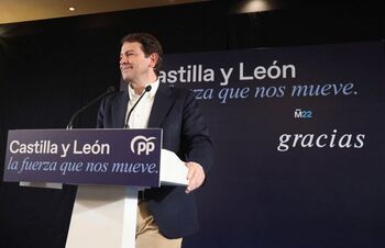 El PP gana en Castilla y León pero depende de Vox para gobernar