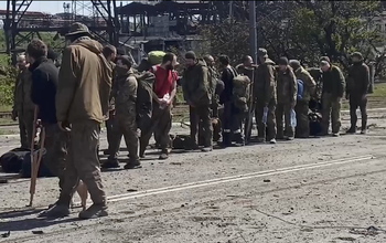 Otros 771 defensores de Azovstal evacúan la acería ucraniana