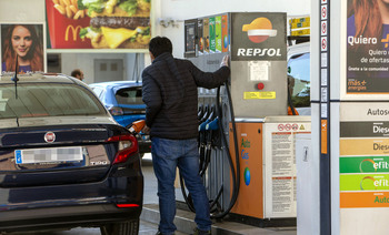 Las gasolineras temen no recibir el pago de Hacienda