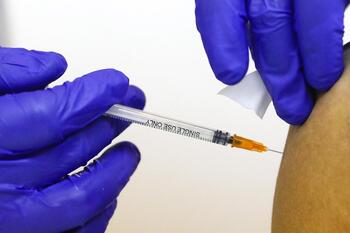 Sanidad valora usar vacunas de la viruela contra la del mono