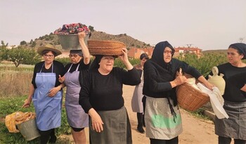 Mujeres de Tobarra recrean cómo lavaban sus madres y abuelas