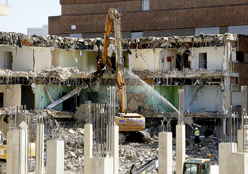 La fase de demolición de las obras del CHUA, a punto de acabar