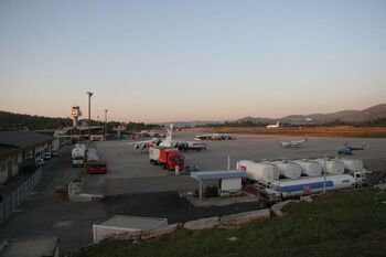 Inoperativo el aeropuerto de Vigo por un socavón en la pista
