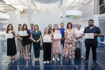 El Ayuntamiento premia a cinco jóvenes investigadores