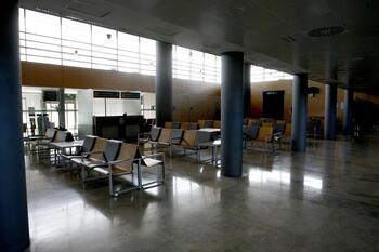 El aeropuerto registra un descenso de pasajeros del 44%