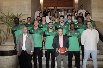 El alcalde desea suerte al Albacete Basket en la LEB Plata