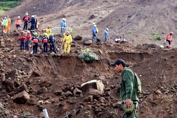 Aumentan a 50 los muertos por un corrimiento de tierra en Ecuador