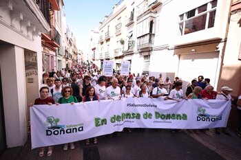 Miles de personas reclaman en Sevilla por Doñana