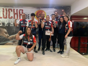 El Club de Madrigueras de Lucha de Brazos logra 16 medallas