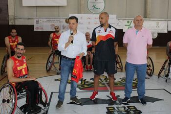 El alcalde de Albacete visitó a la selección española de BSR