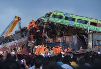 India rebaja a 275 los fallecidos en la colisión ferroviaria