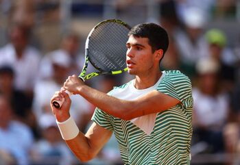 Alcaraz cede ante Djokovic en semifinales de Roland Garros